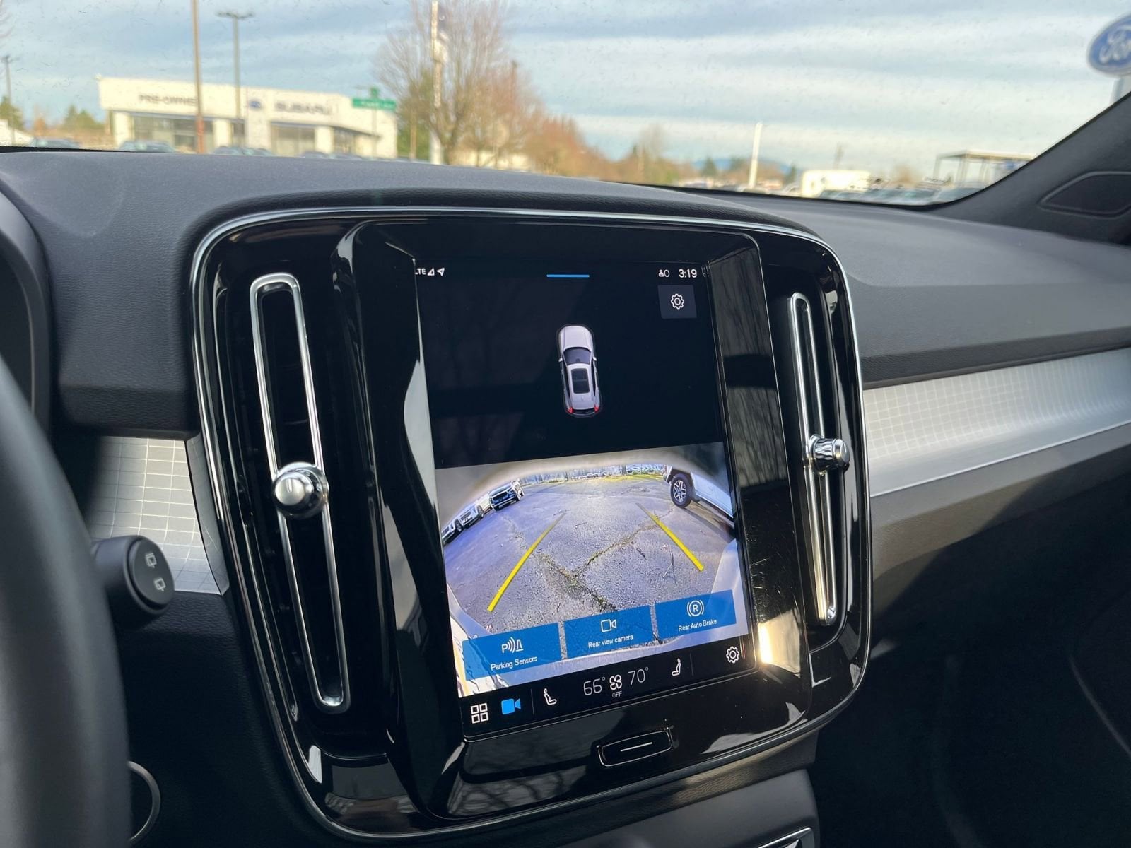 Thumbnail: 2024 Volvo XC40 - 18