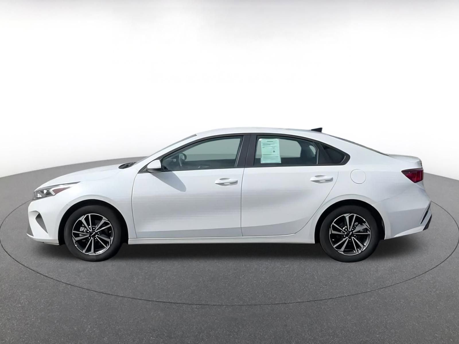 Thumbnail: 2024 Kia Forte - 8