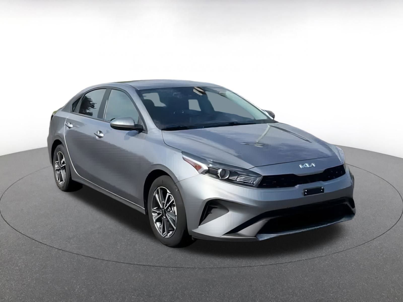 Thumbnail: 2024 Kia Forte - 3