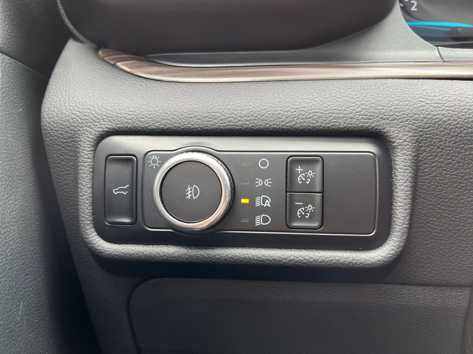 Thumbnail: 2023 Ford Explorer - 20