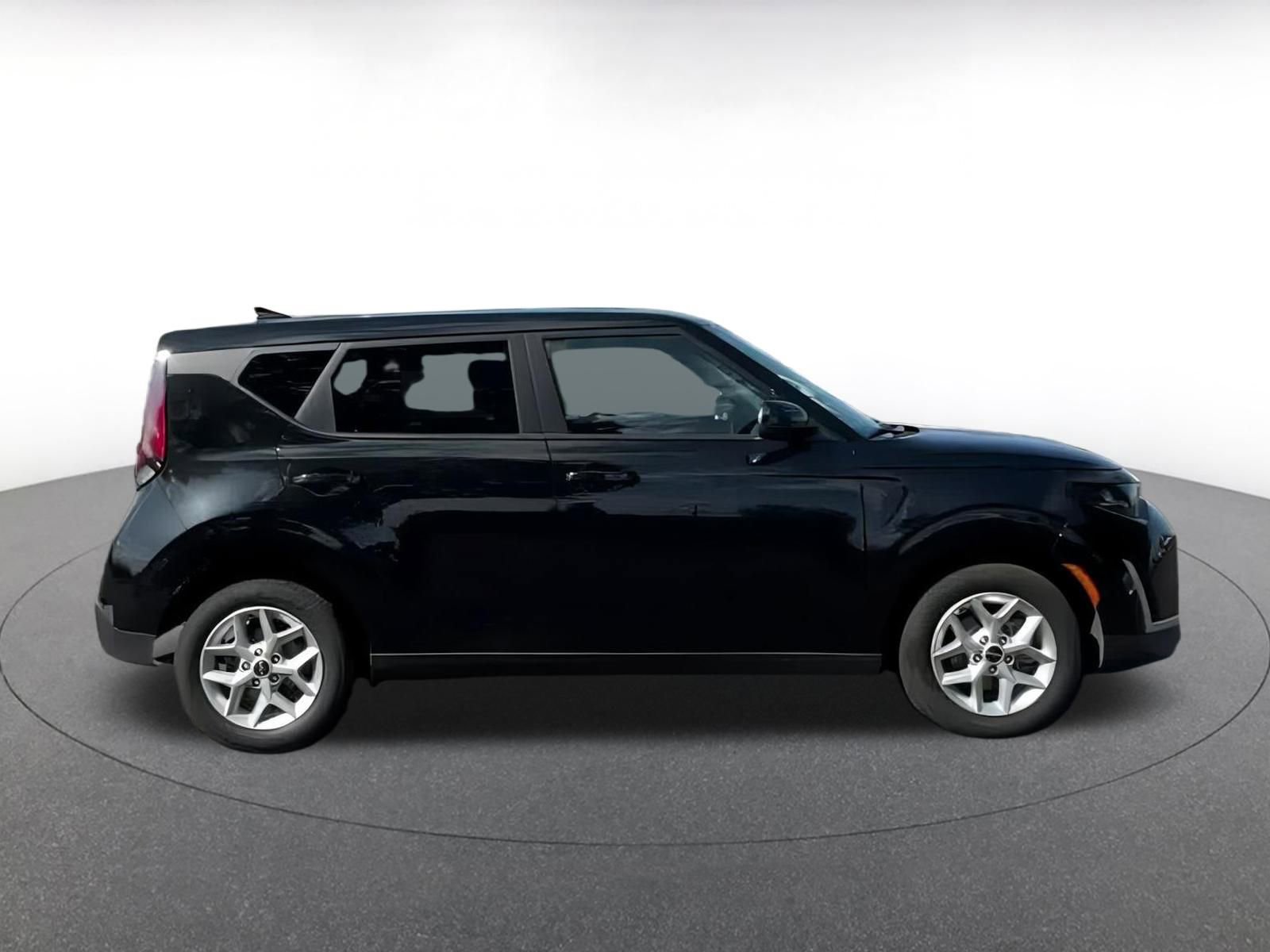 2024 Kia Soul LX 16