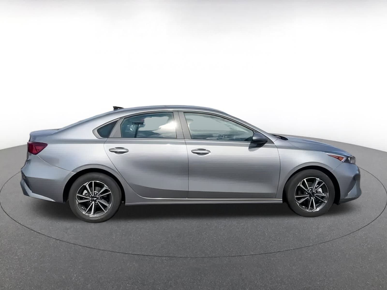 Thumbnail: 2024 Kia Forte - 10