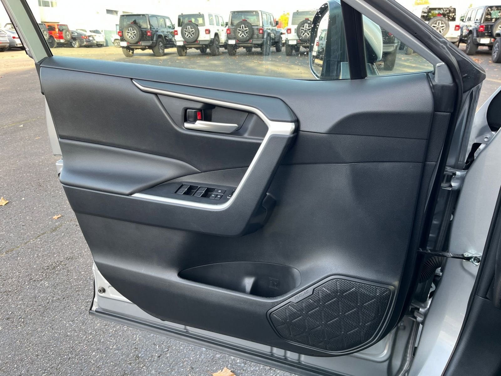 Thumbnail: 2025 Toyota RAV4 - 20