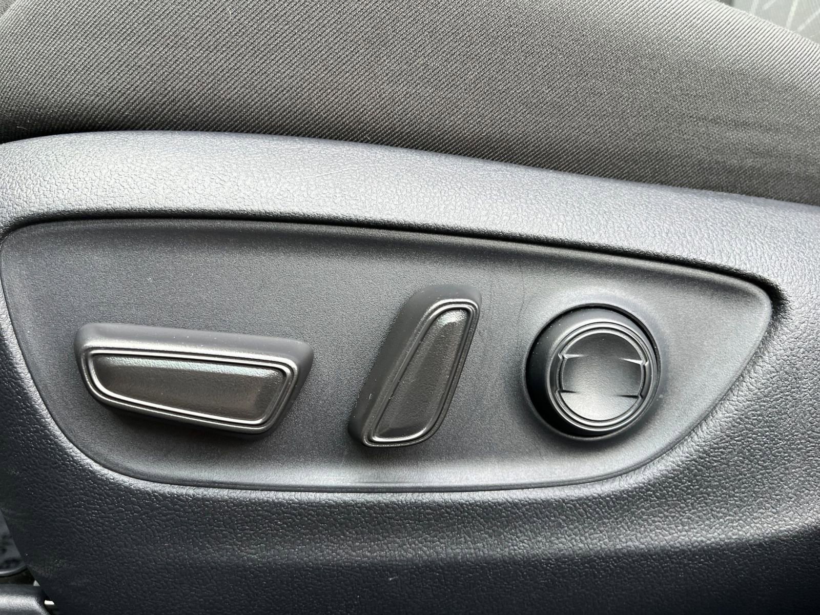 Thumbnail: 2025 Toyota RAV4 - 23