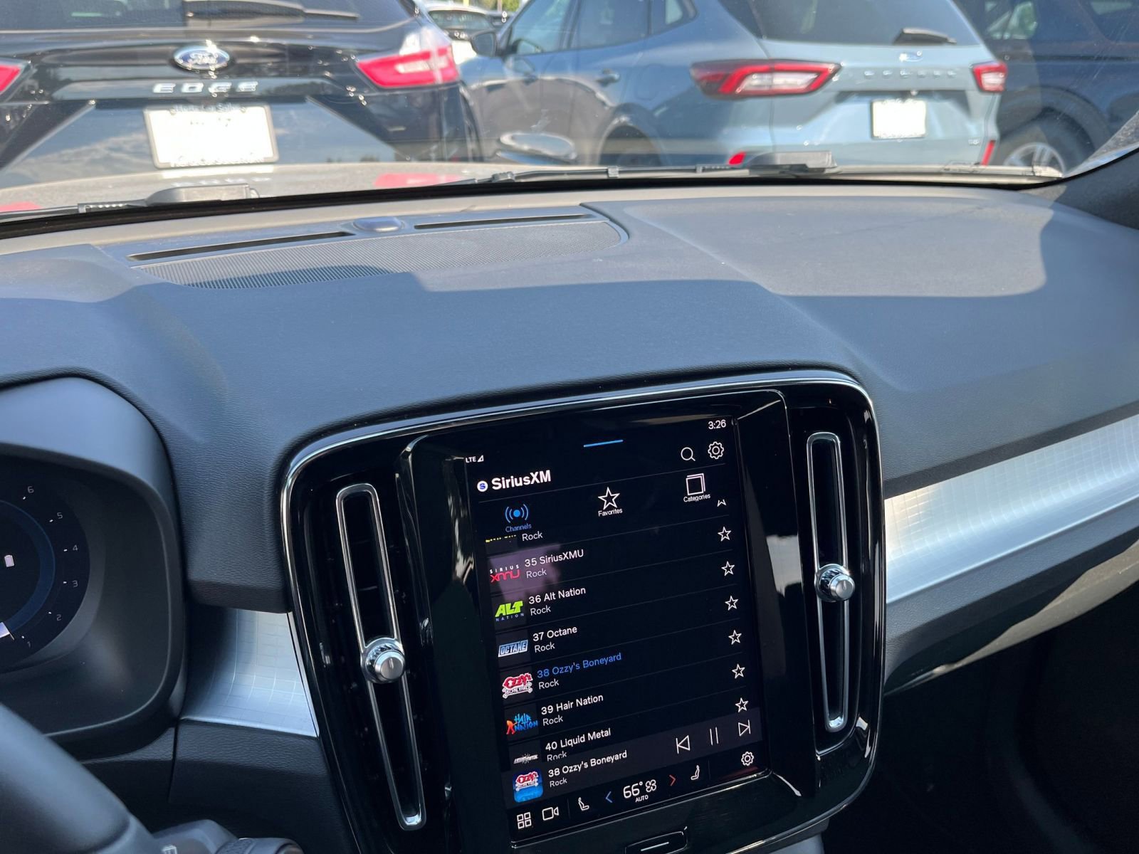 Thumbnail: 2024 Volvo XC40 - 20