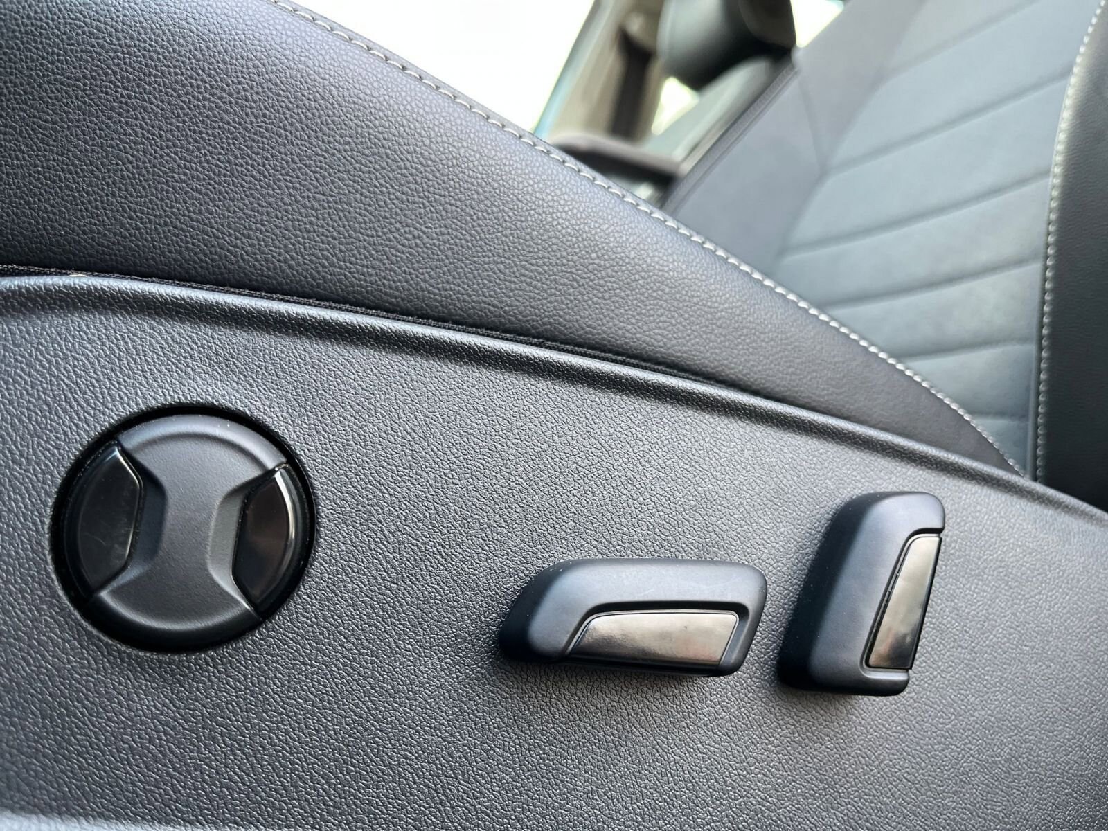 Thumbnail: 2025 Volkswagen Jetta - 23