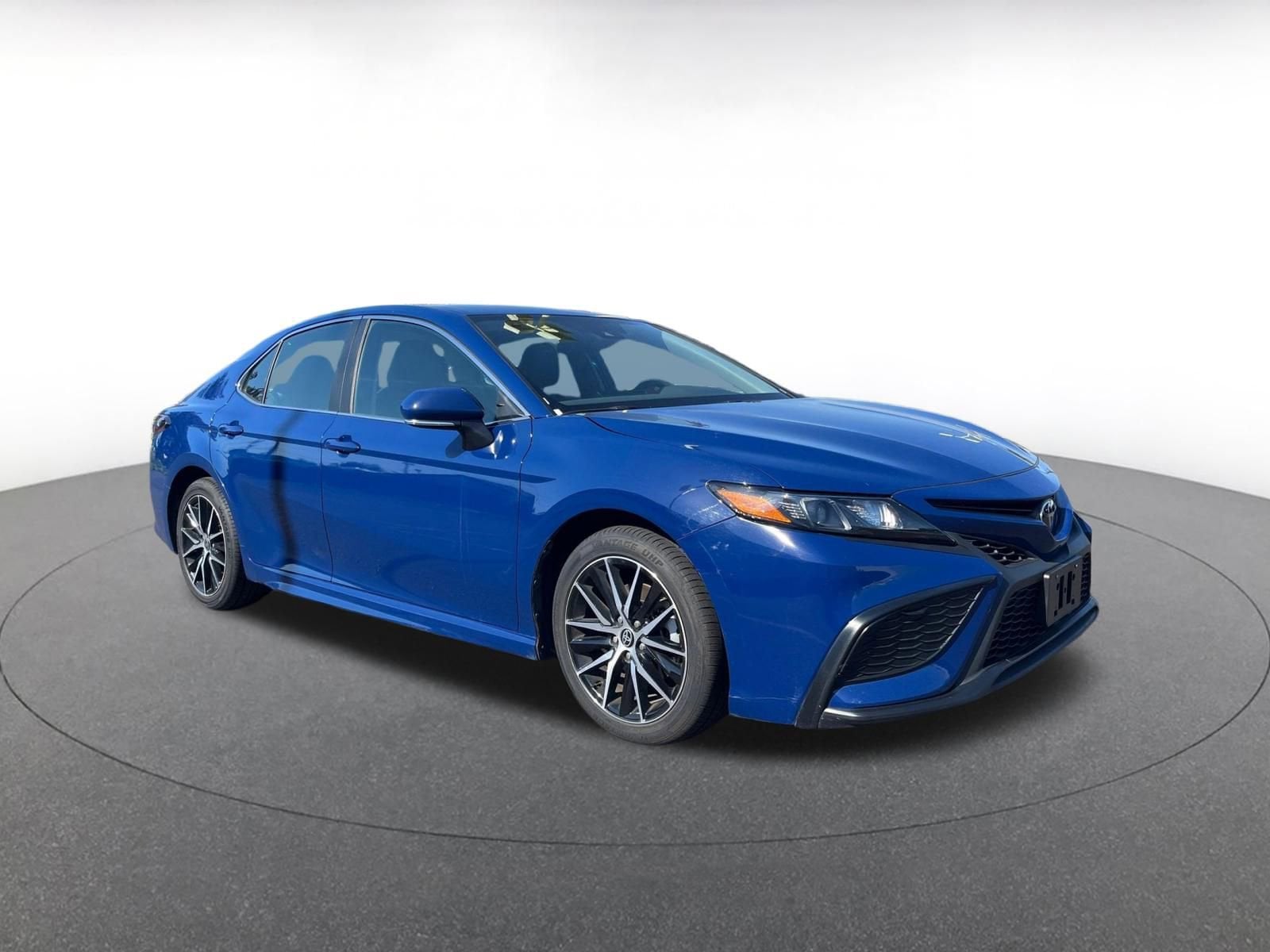 2024 Toyota Camry SE Hero Image
