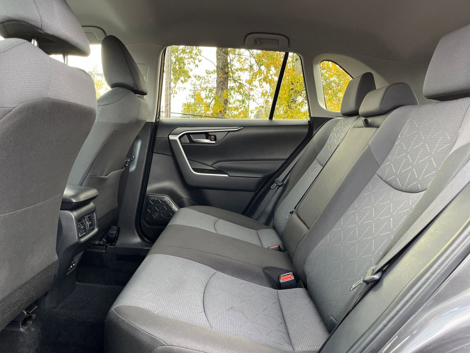 Thumbnail: 2025 Toyota RAV4 - 25