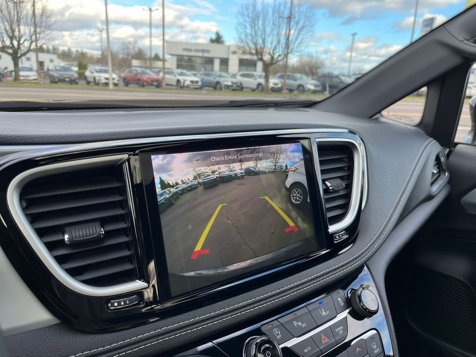 Thumbnail: 2025 Chrysler Pacifica - 27