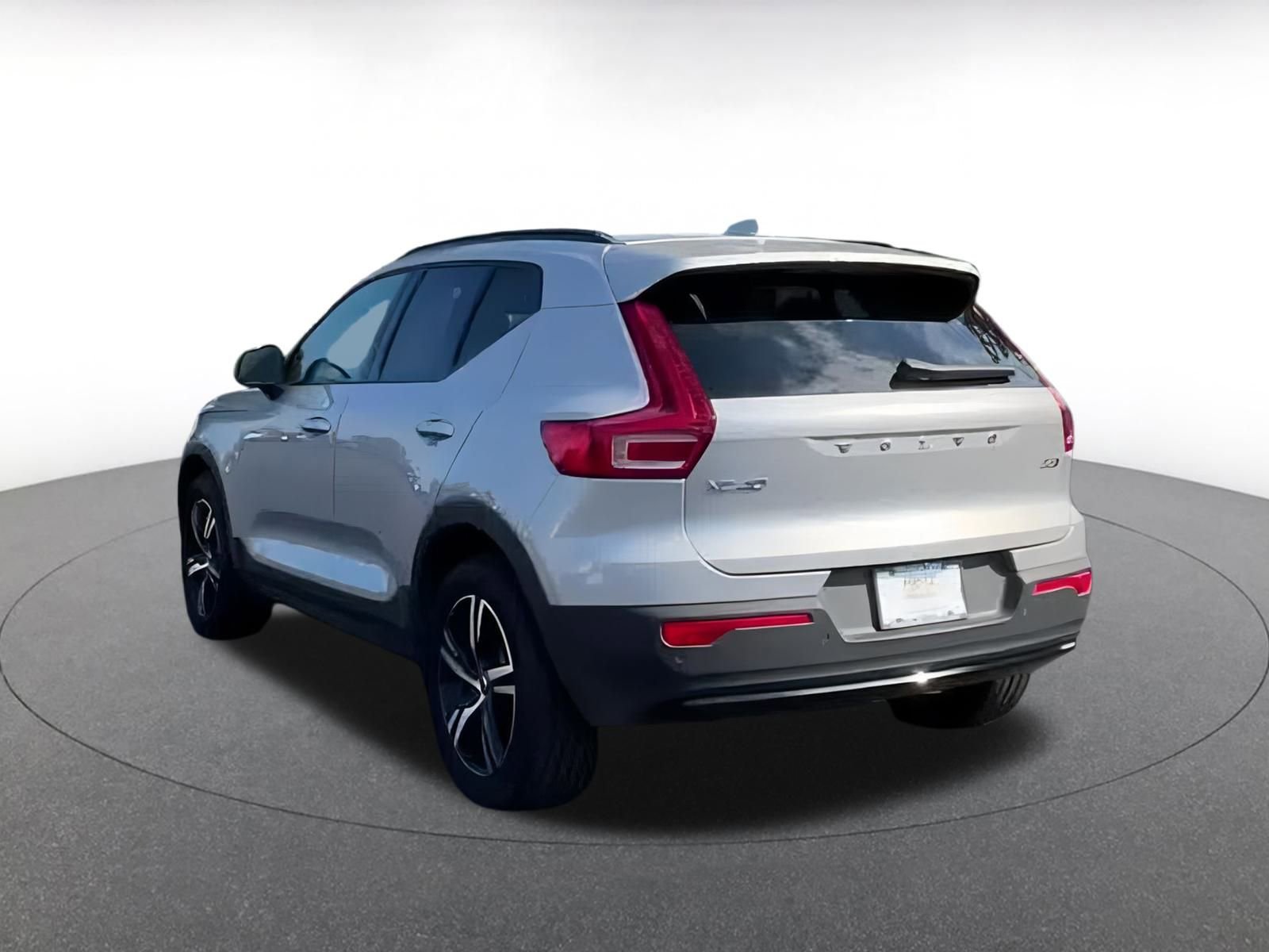 Thumbnail: 2024 Volvo XC40 - 11