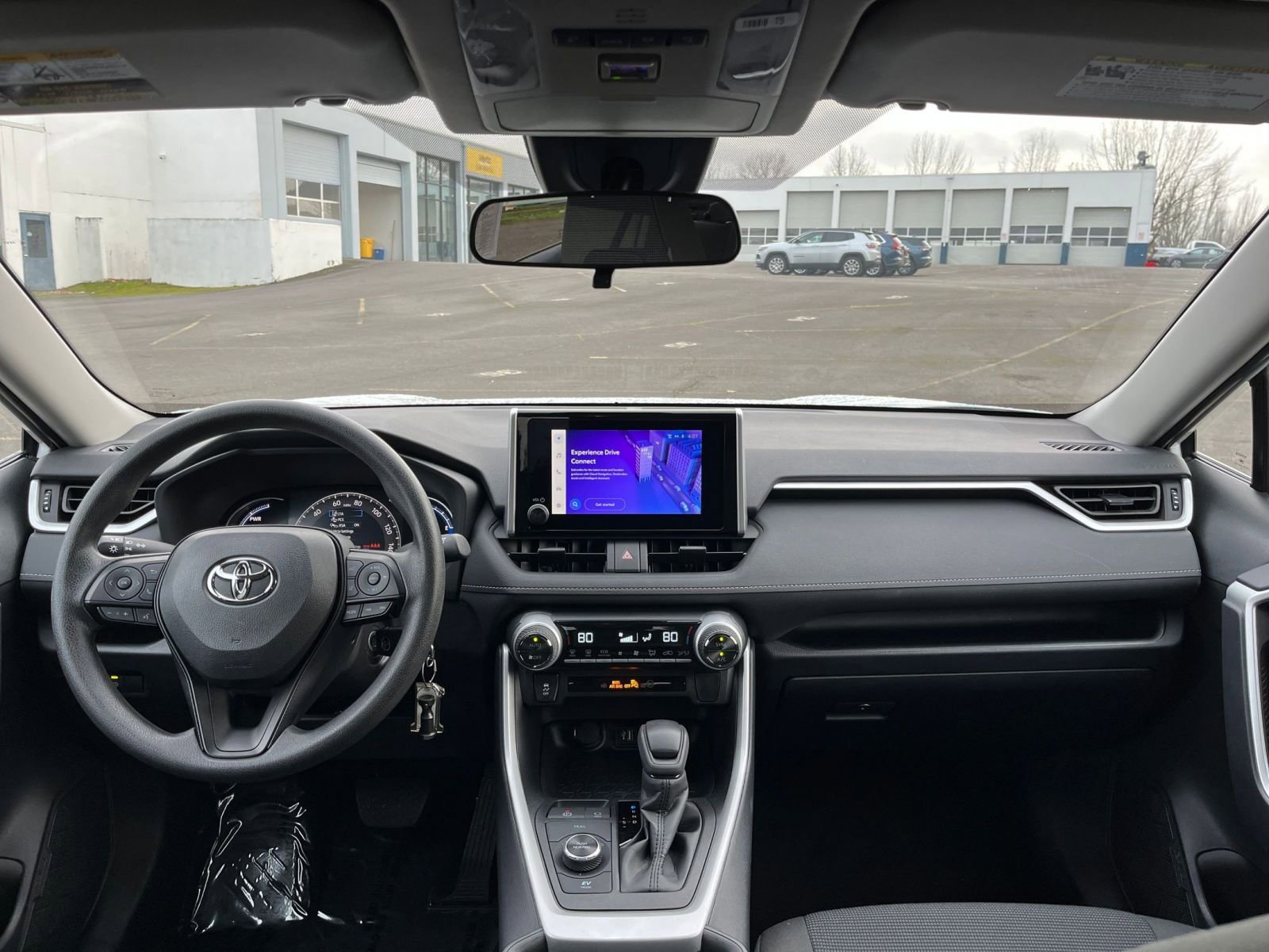 Thumbnail: 2025 Toyota RAV4 - 32