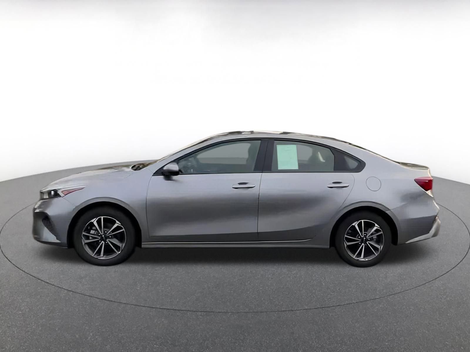 Thumbnail: 2024 Kia Forte - 9