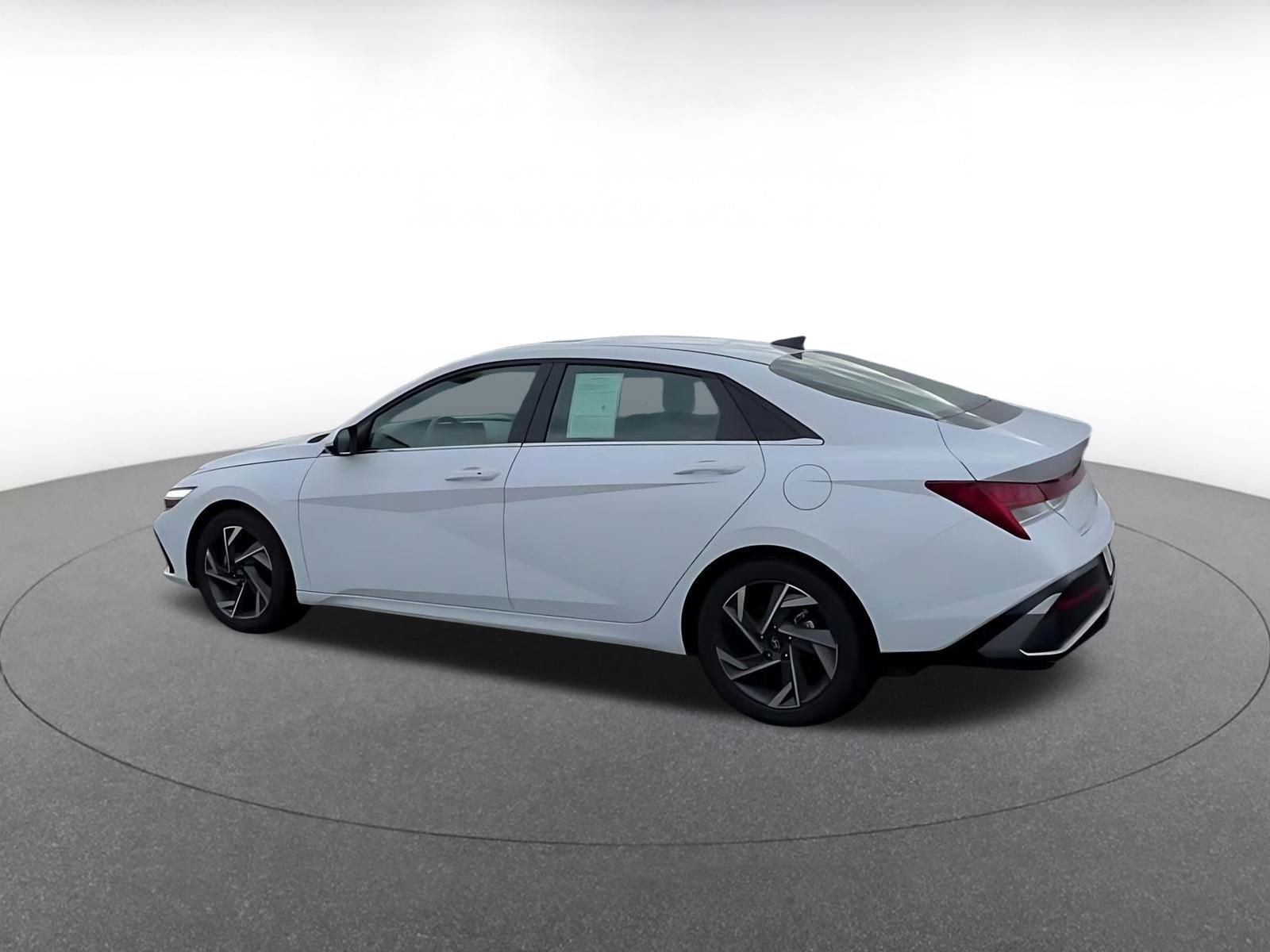 Thumbnail: 2025 Hyundai Elantra - 10