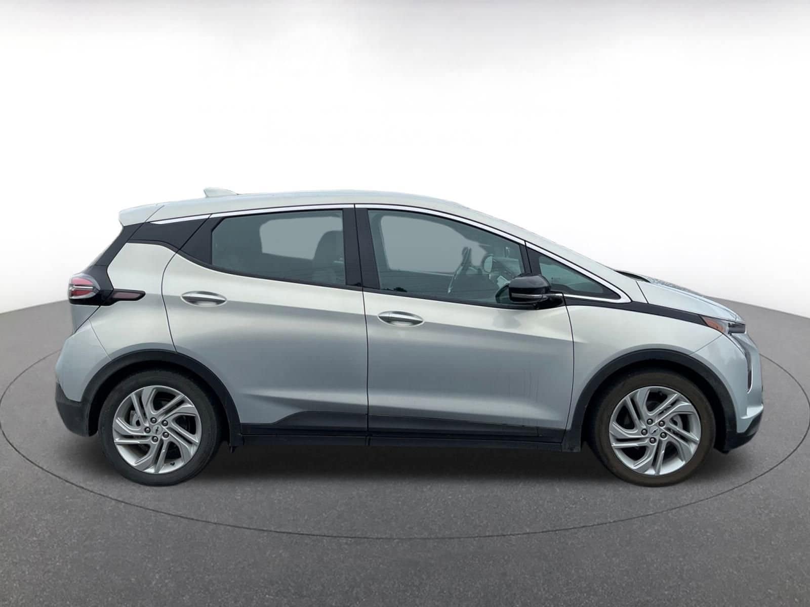 Thumbnail: 2023 Chevrolet Bolt EV - 8