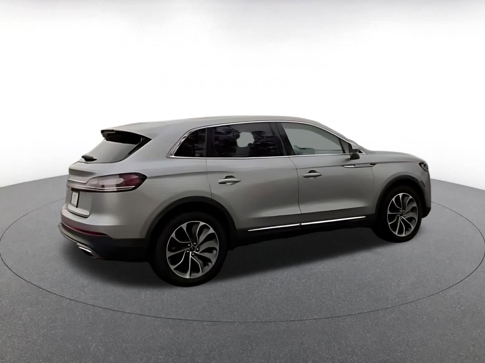 Thumbnail: 2023 Lincoln Nautilus - 14