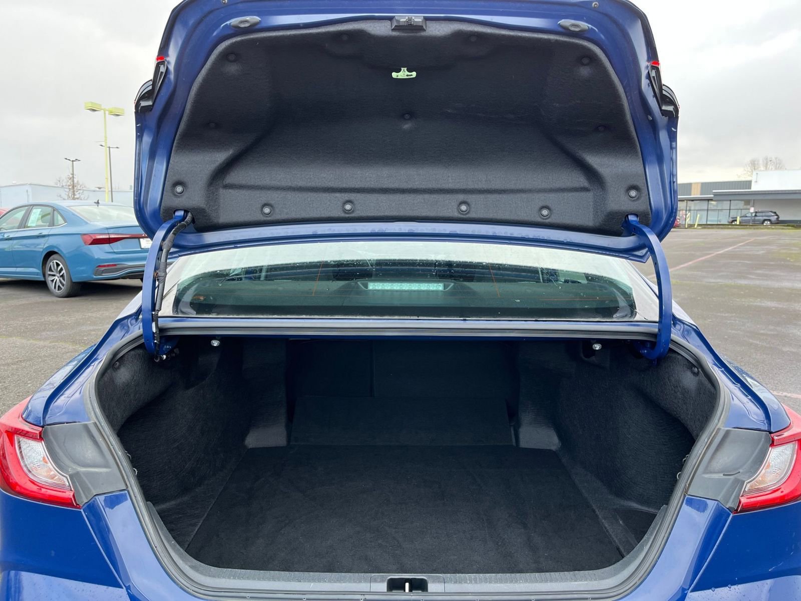 Thumbnail: 2025 Toyota Camry - 32