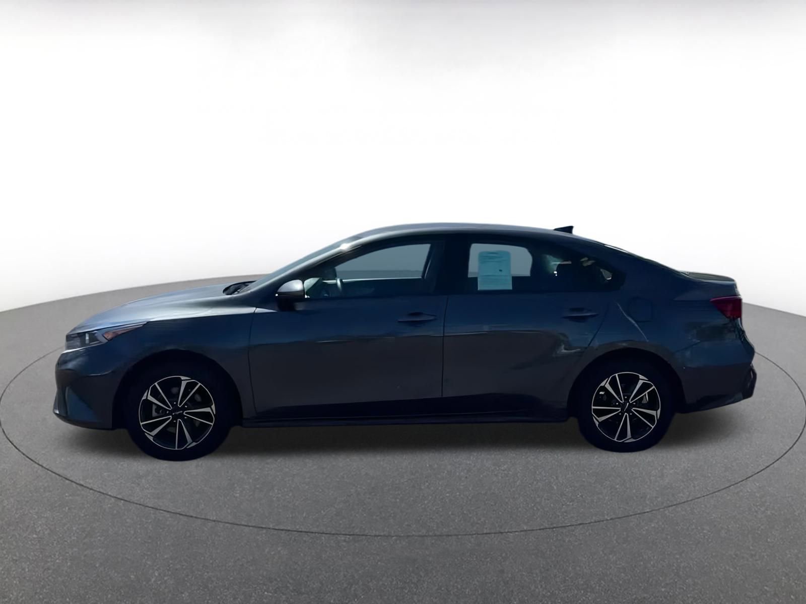 Thumbnail: 2024 Kia Forte - 9