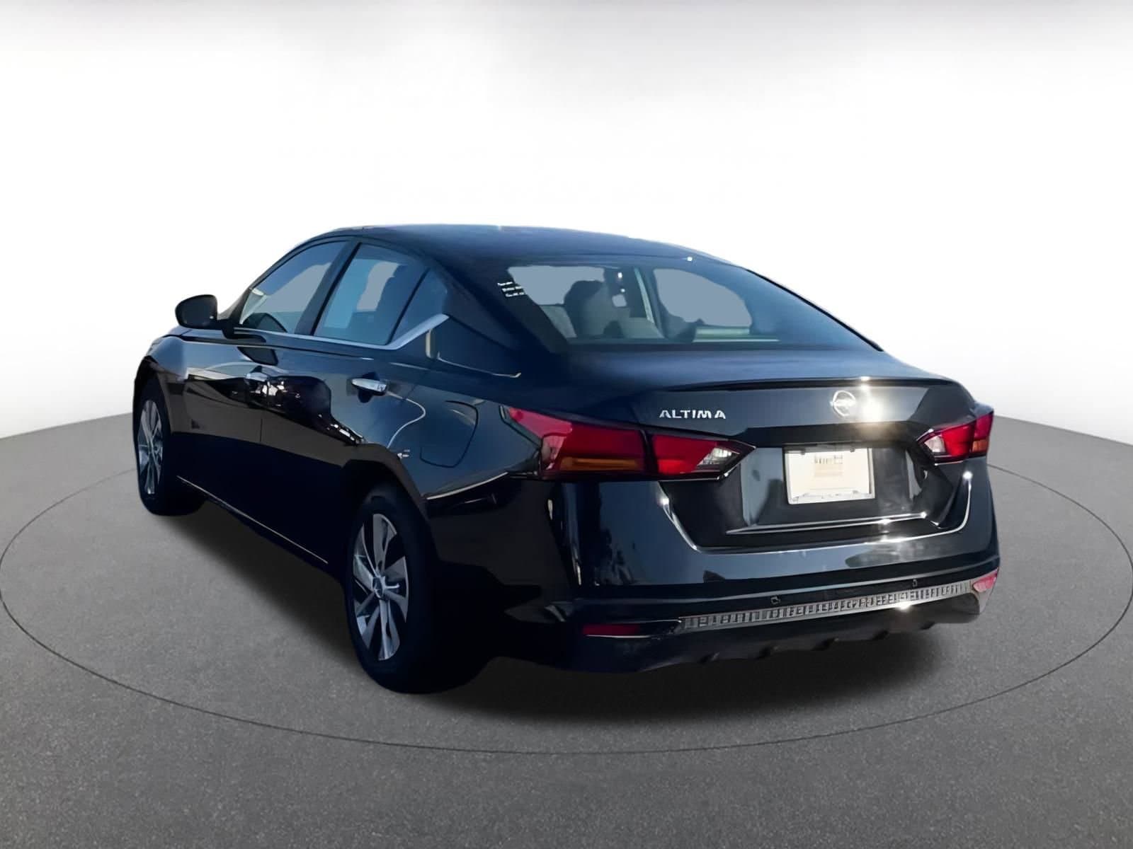 Thumbnail: 2023 Nissan Altima - 10