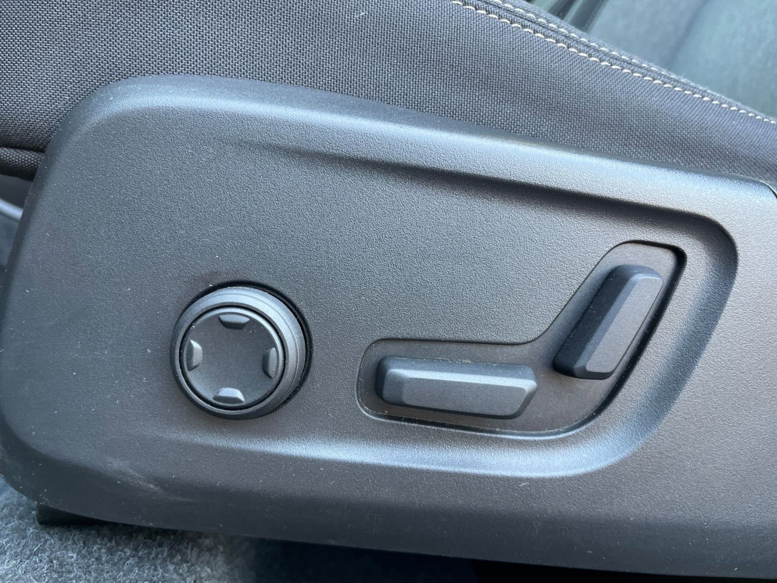 Thumbnail: 2024 Volvo XC40 - 27