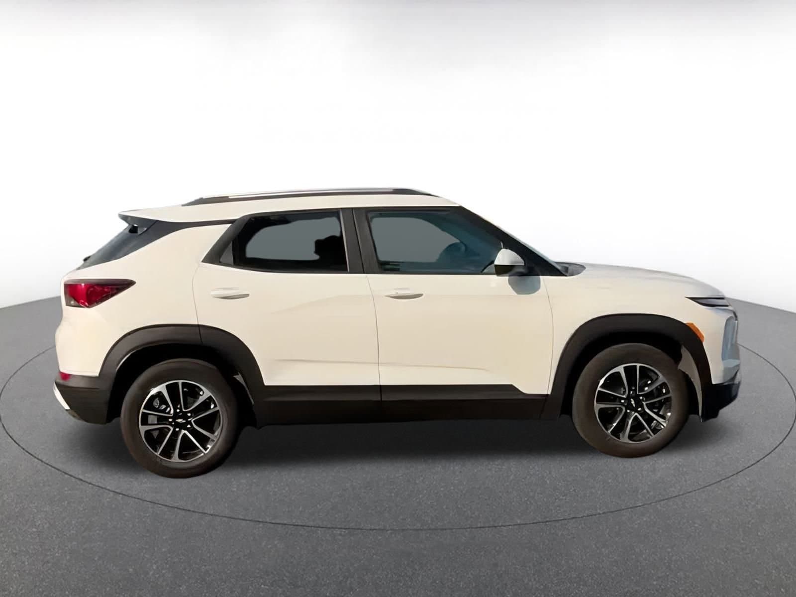 Thumbnail: 2024 Chevrolet TrailBlazer - 15