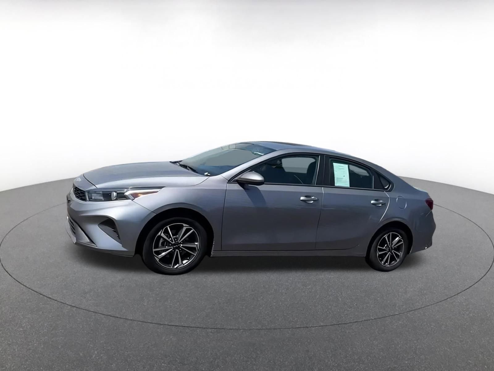 Thumbnail: 2023 Kia Forte - 10