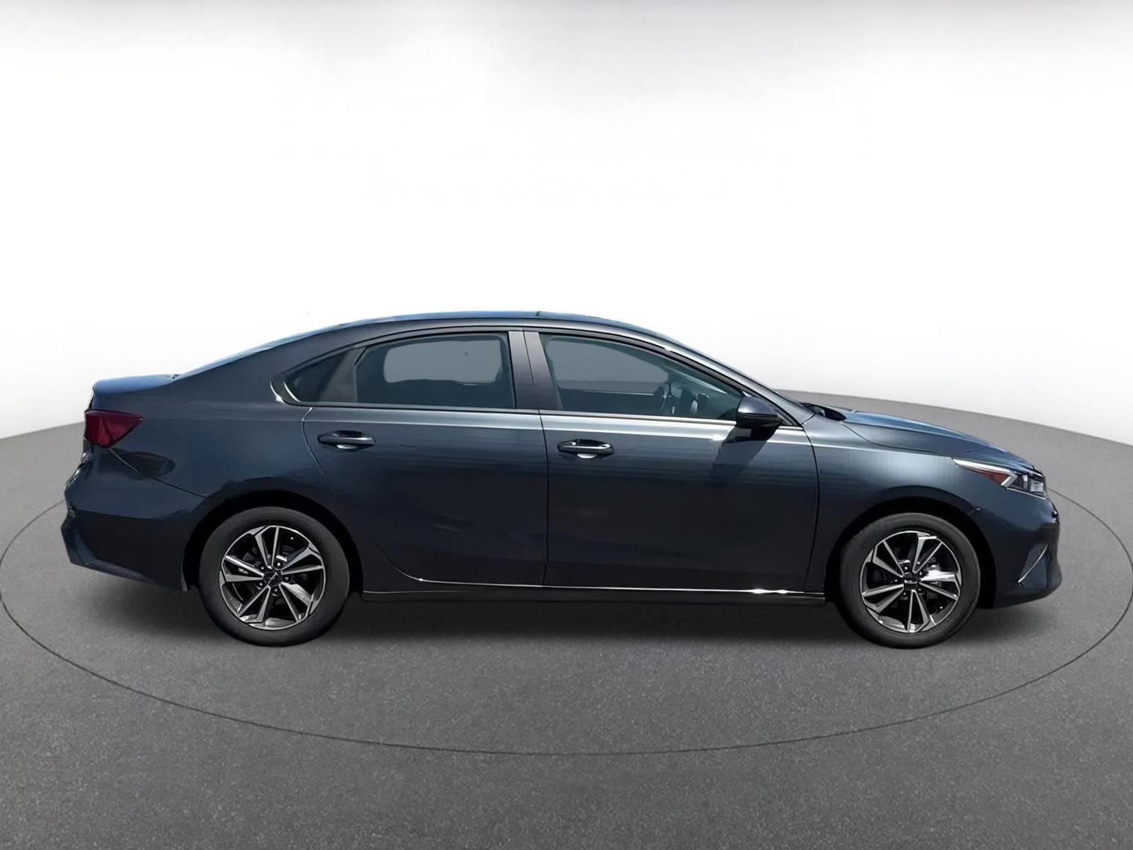 Thumbnail: 2024 Kia Forte - 10