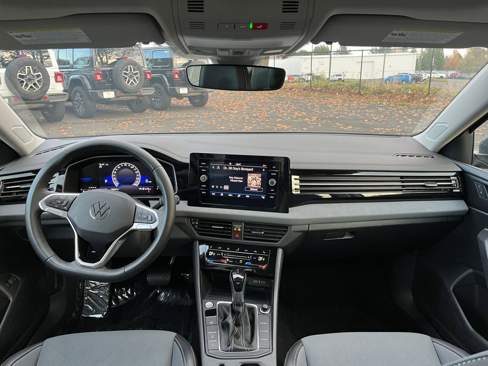 Thumbnail: 2025 Volkswagen Jetta - 33