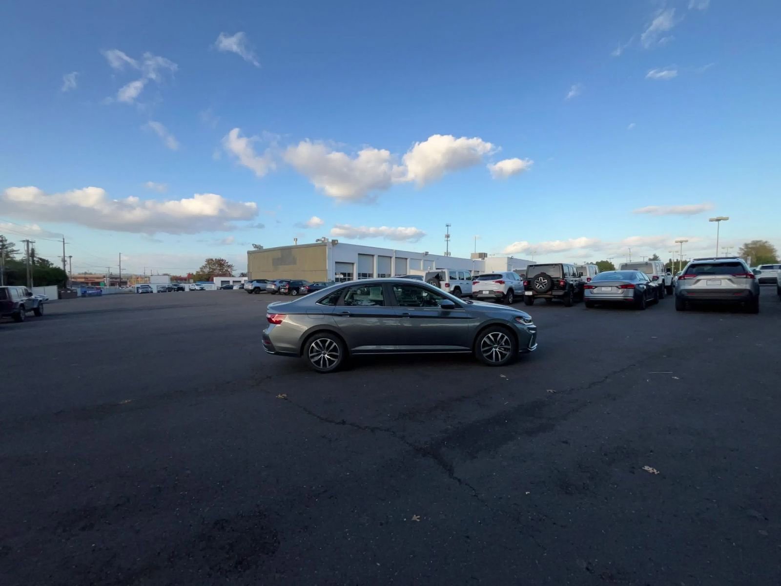 Thumbnail: 2025 Volkswagen Jetta - 16