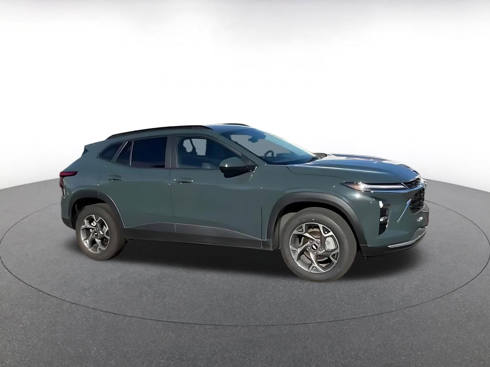 Thumbnail: 2025 Chevrolet Trax - 2