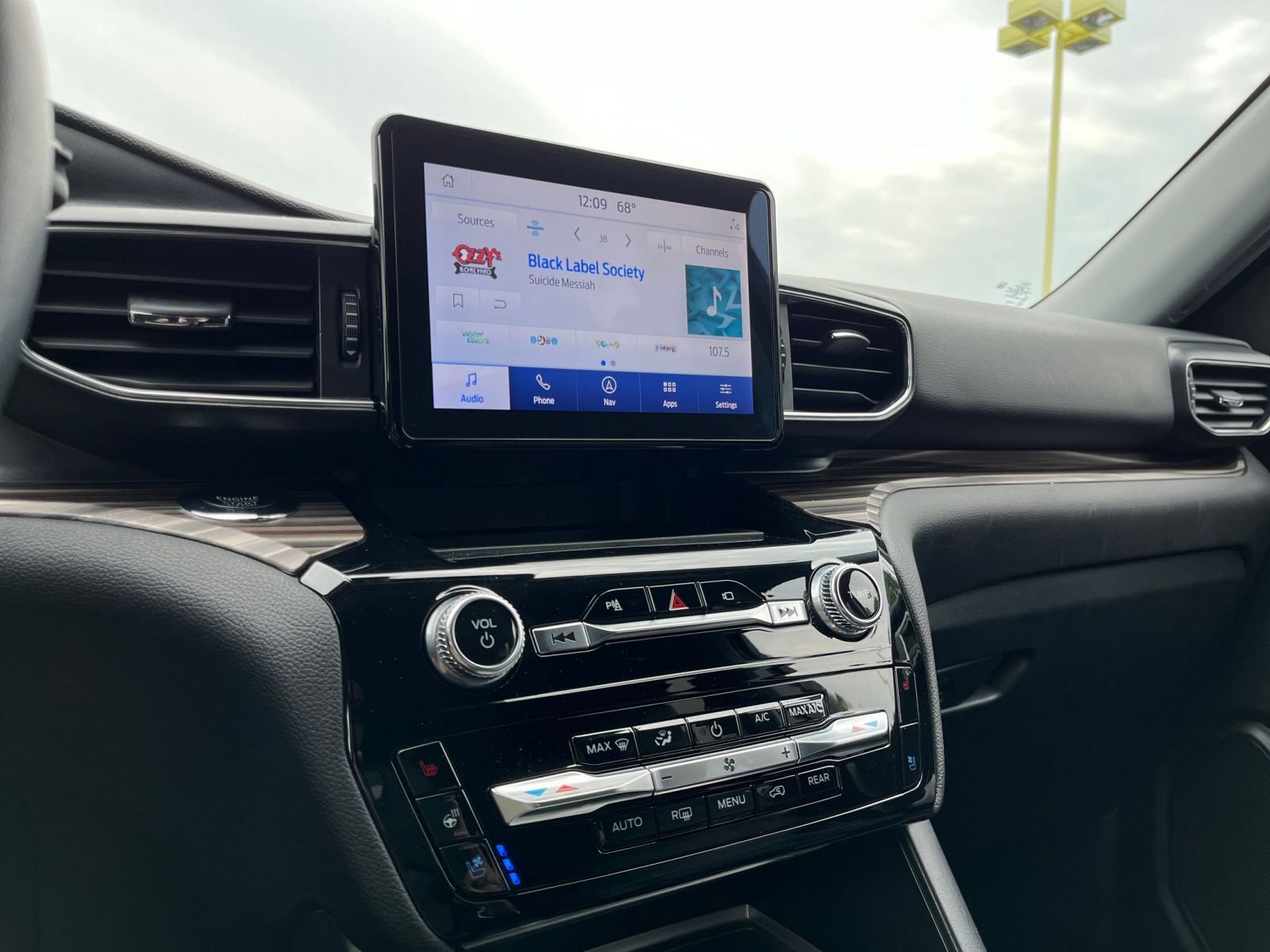 Thumbnail: 2023 Ford Explorer - 23