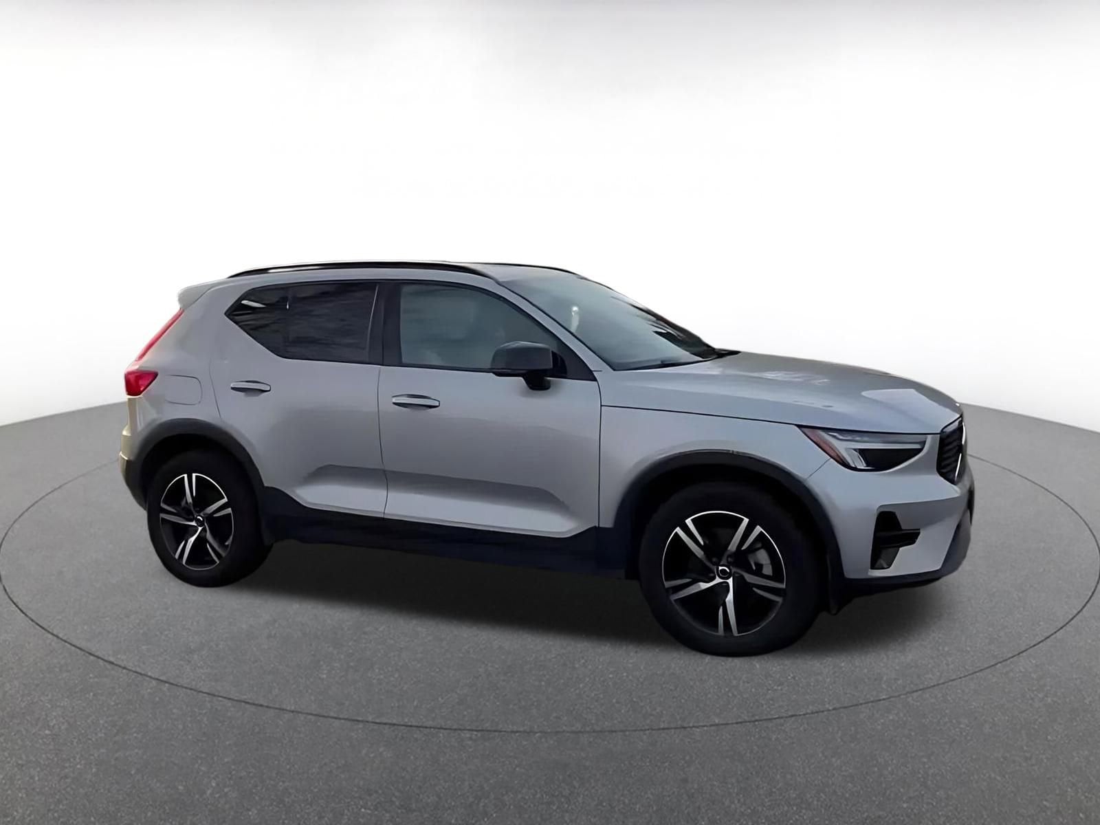 Thumbnail: 2024 Volvo XC40 - 2