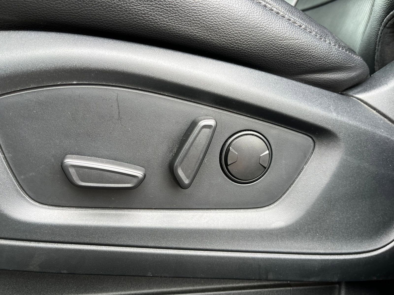 Thumbnail: 2023 Ford Explorer - 25