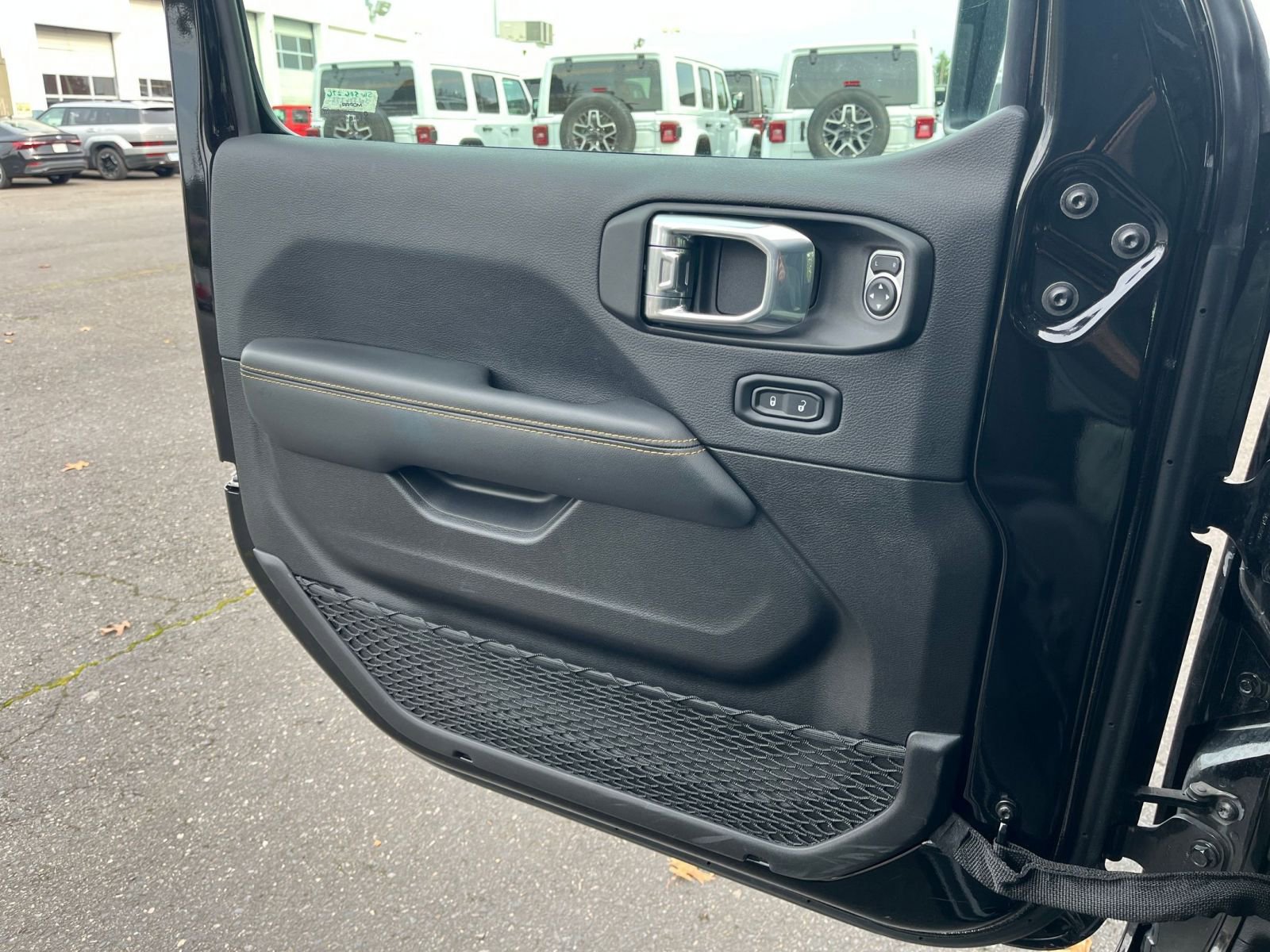 Thumbnail: 2025 Jeep Wrangler - 20