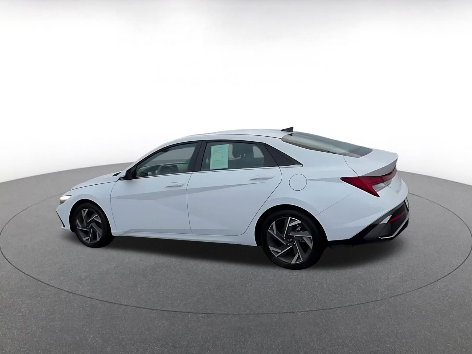 Thumbnail: 2025 Hyundai Elantra - 4