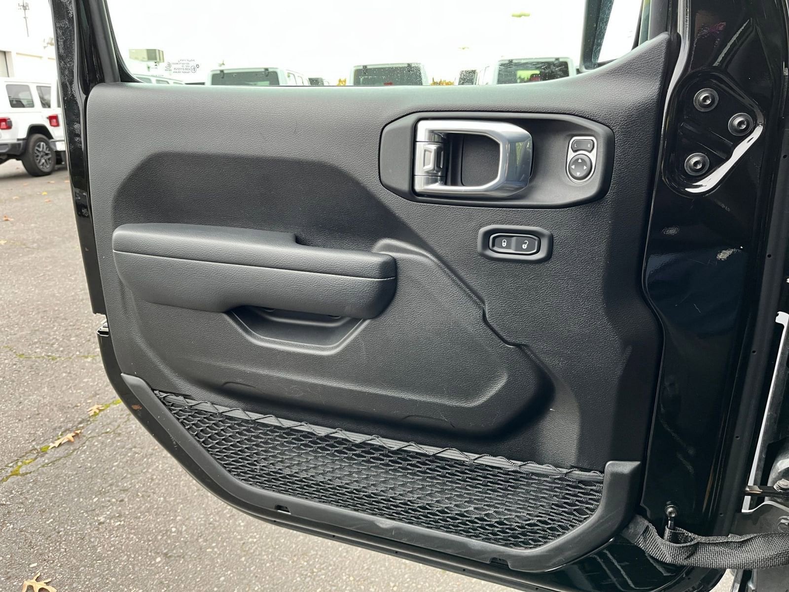 Thumbnail: 2025 Jeep Wrangler - 20