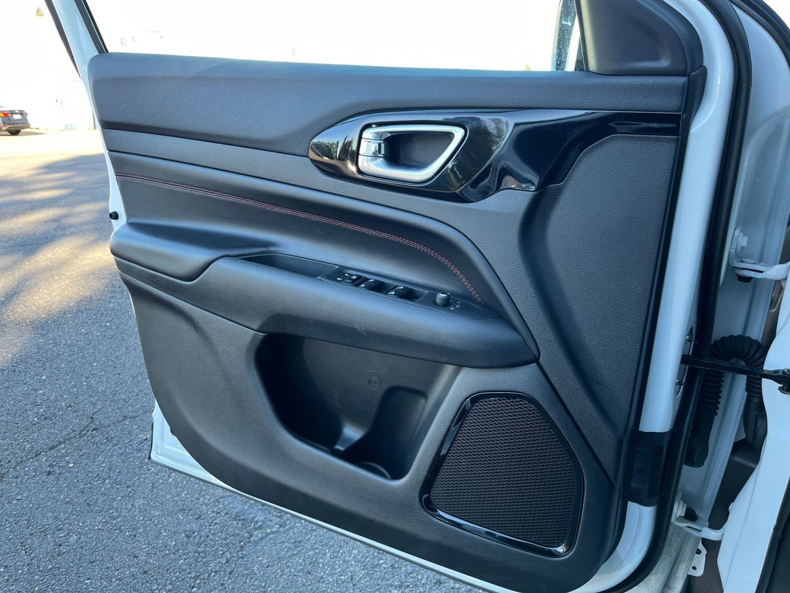 Thumbnail: 2025 Jeep Compass - 21