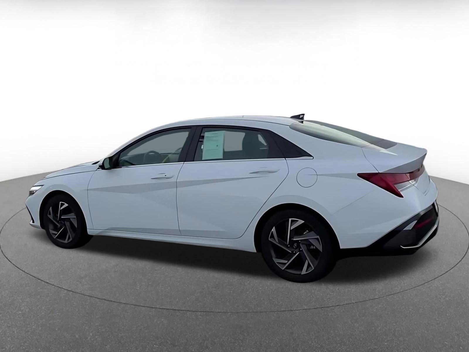 Thumbnail: 2025 Hyundai Elantra - 17