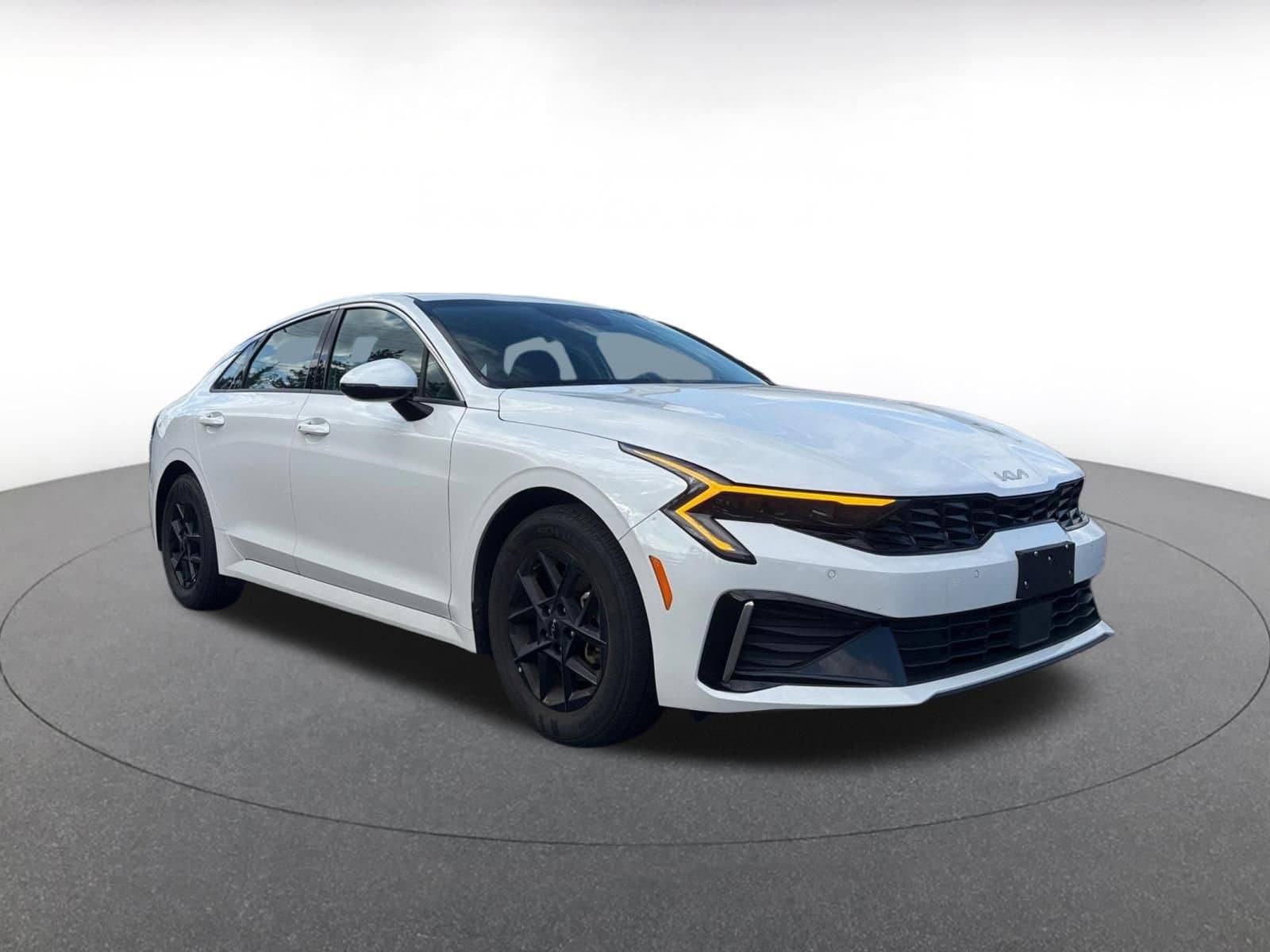 Thumbnail: 2025 Kia K5 - 1