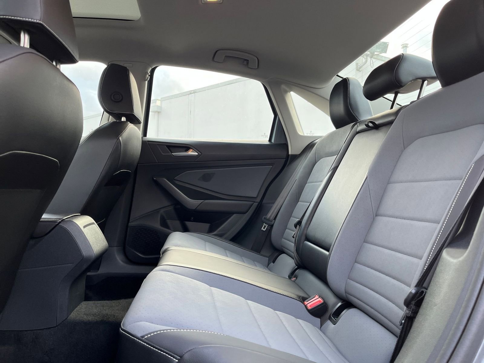 Thumbnail: 2025 Volkswagen Jetta - 25