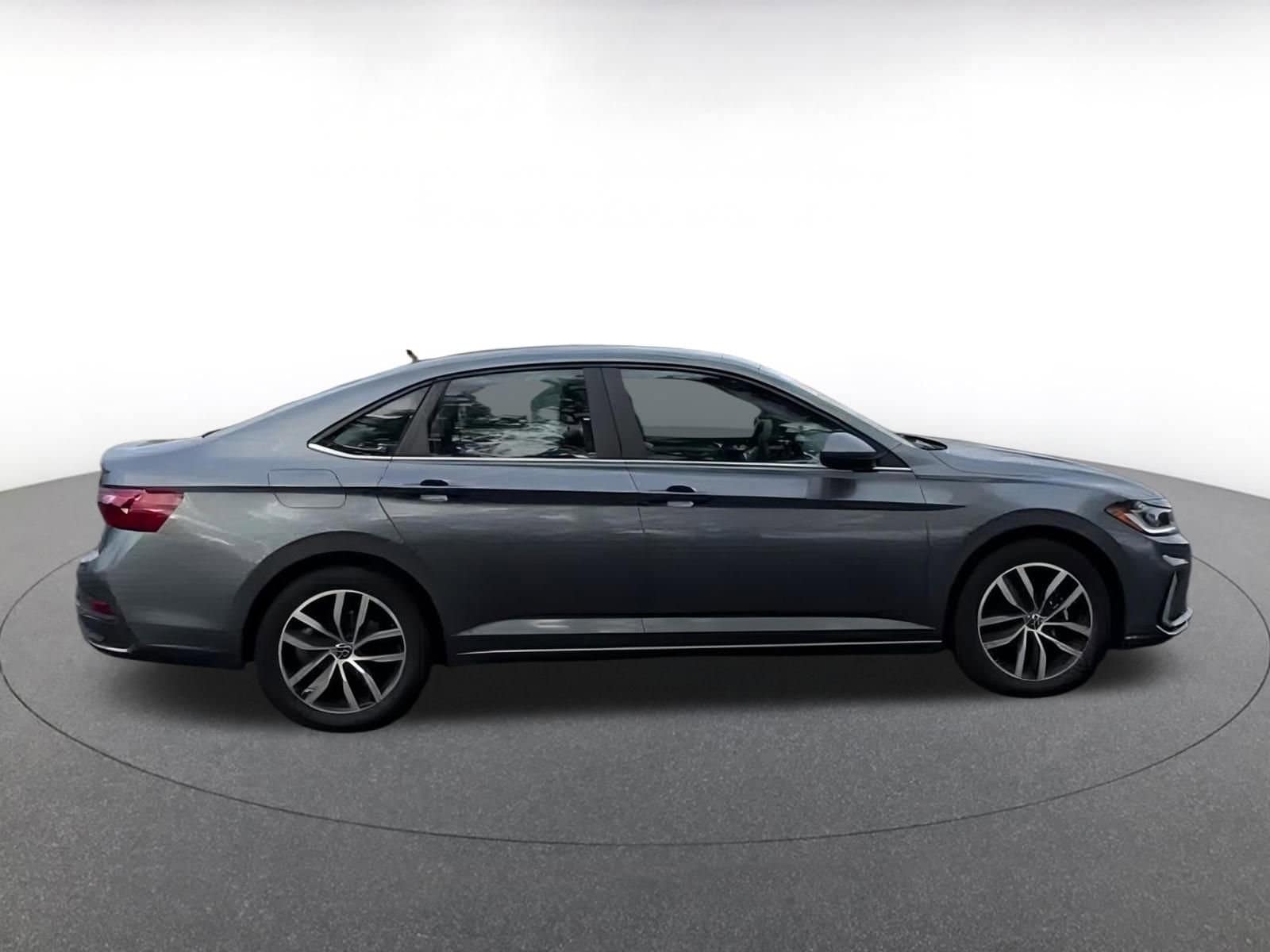 Thumbnail: 2025 Volkswagen Jetta - 16