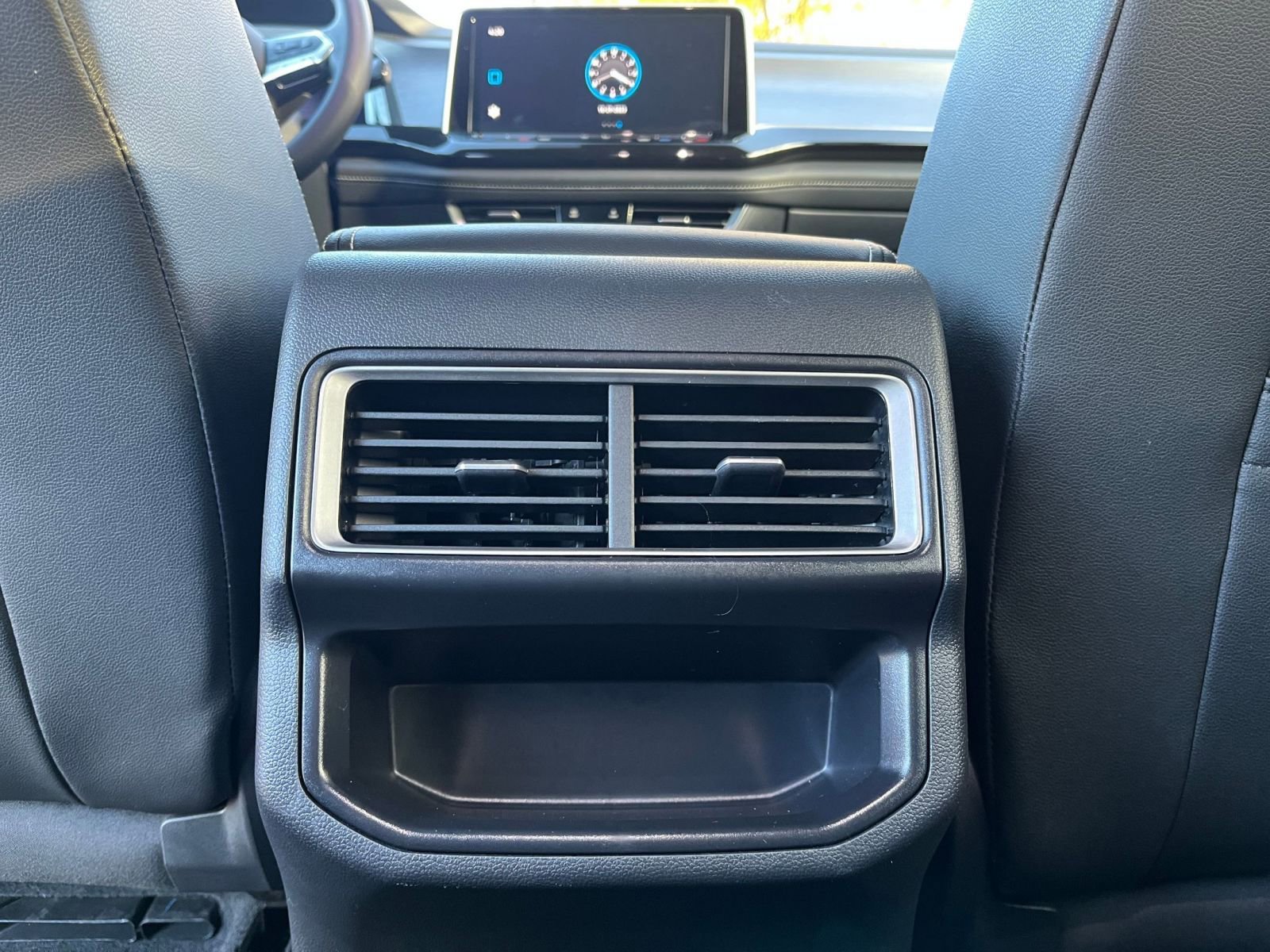 Thumbnail: 2025 Volkswagen Atlas - 24