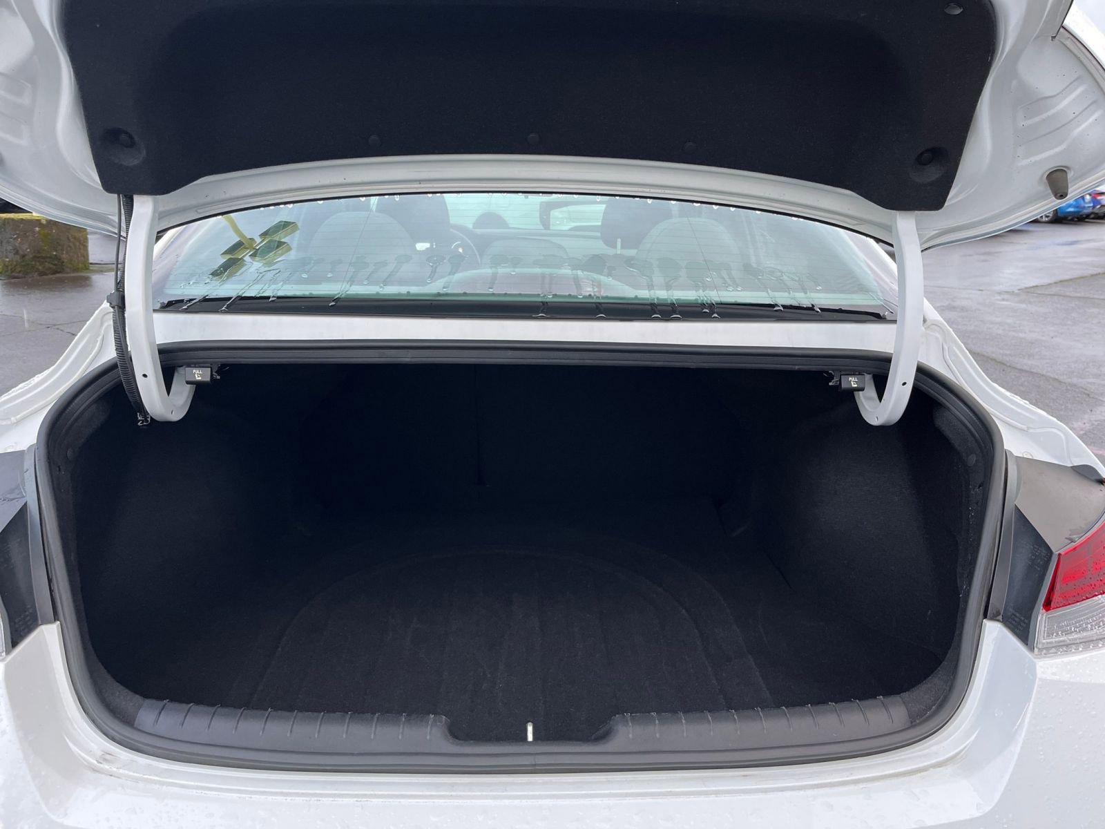 Thumbnail: 2025 Hyundai Elantra - 32