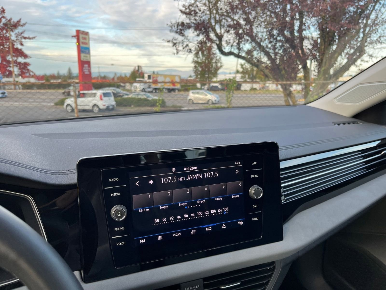 Thumbnail: 2025 Volkswagen Jetta - 18