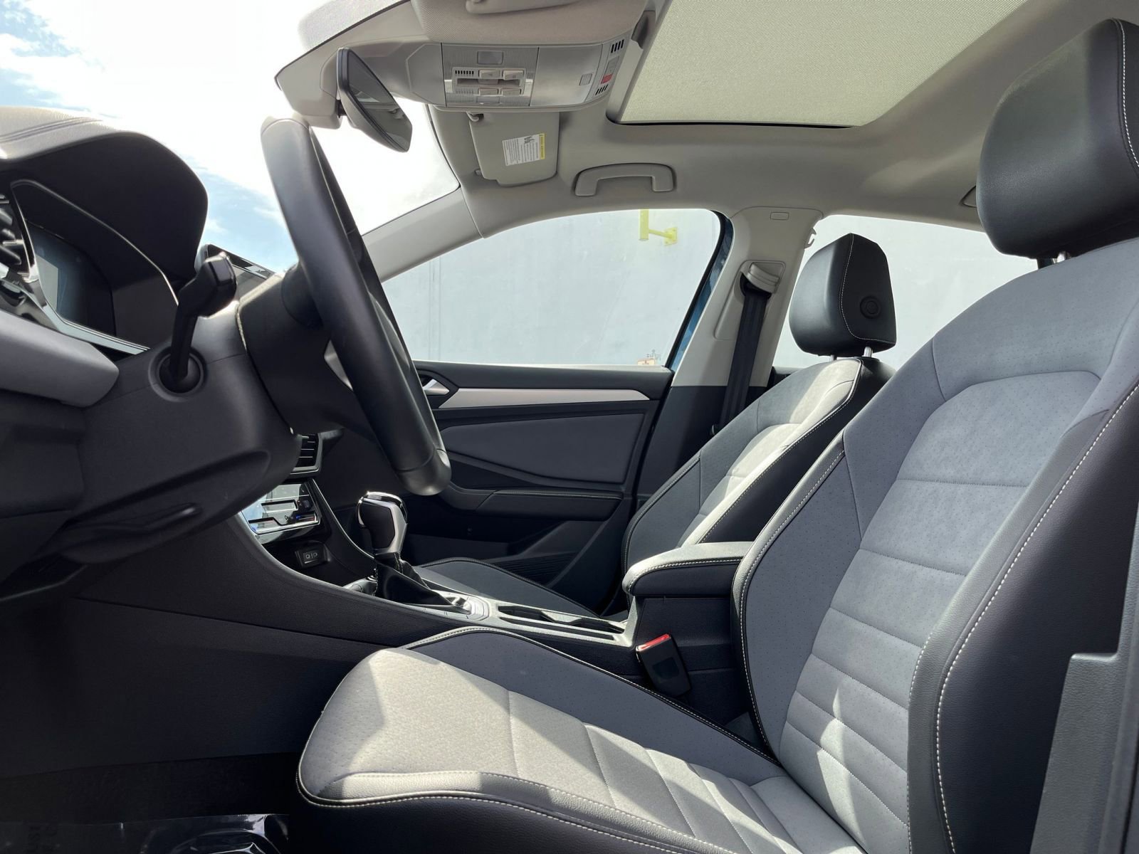 Thumbnail: 2025 Volkswagen Jetta - 27