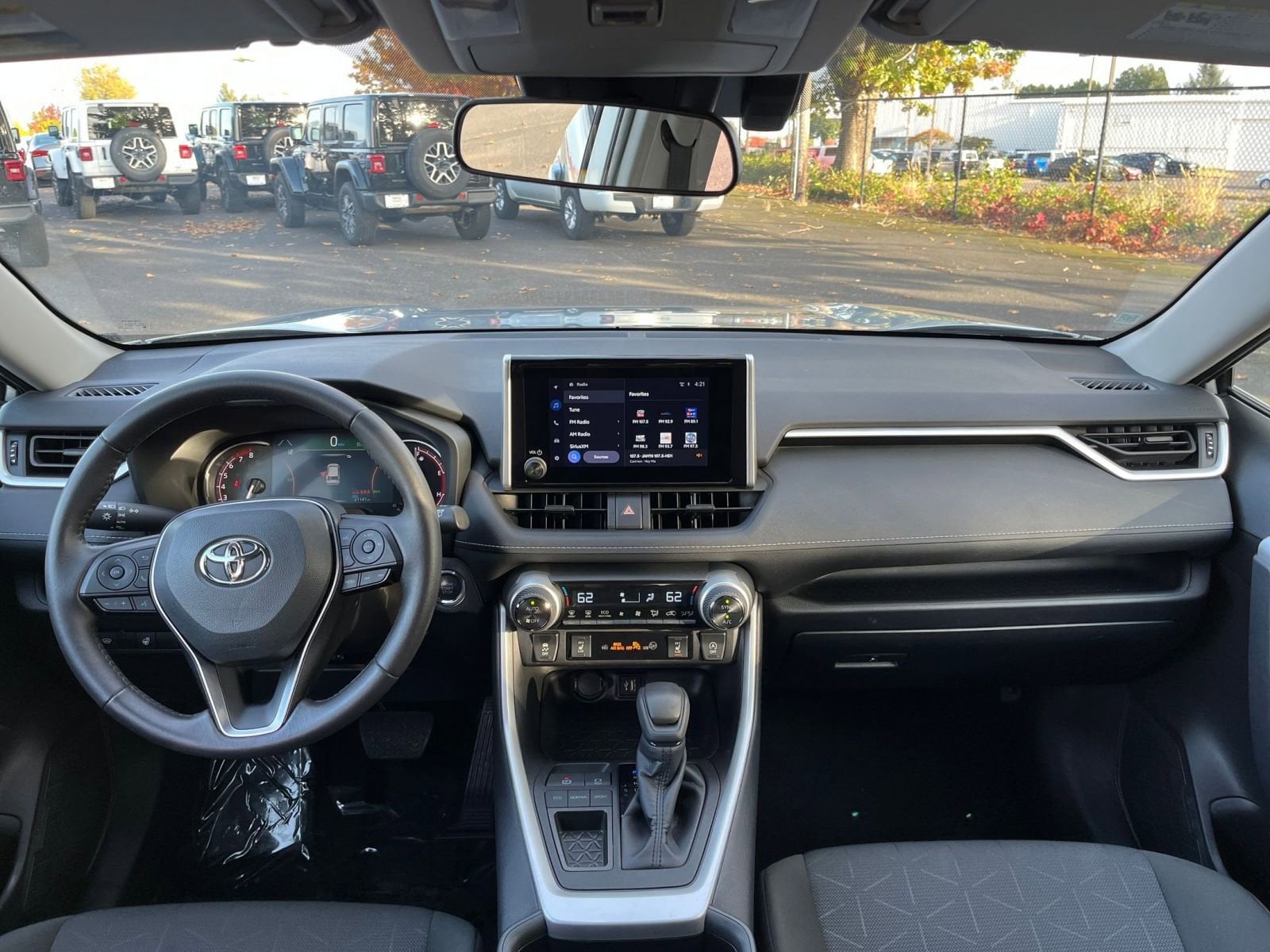 Thumbnail: 2025 Toyota RAV4 - 33