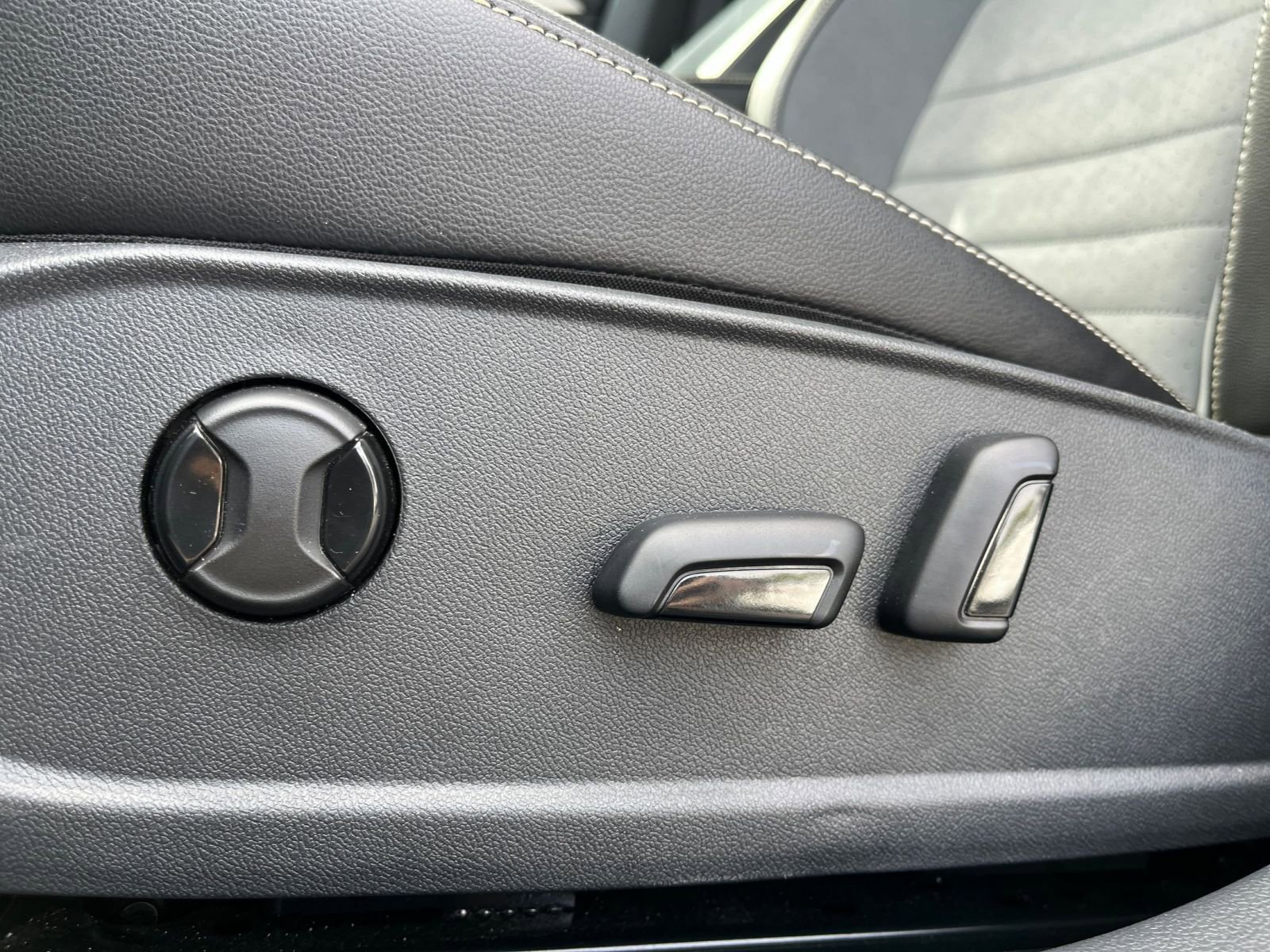 Thumbnail: 2025 Volkswagen Jetta - 24