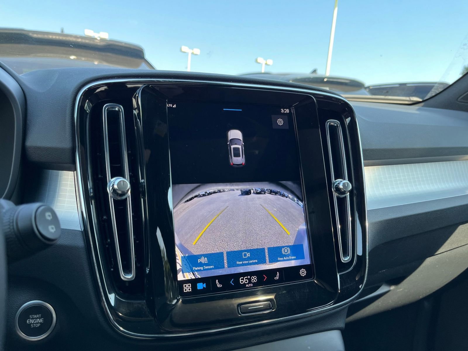 Thumbnail: 2024 Volvo XC40 - 18