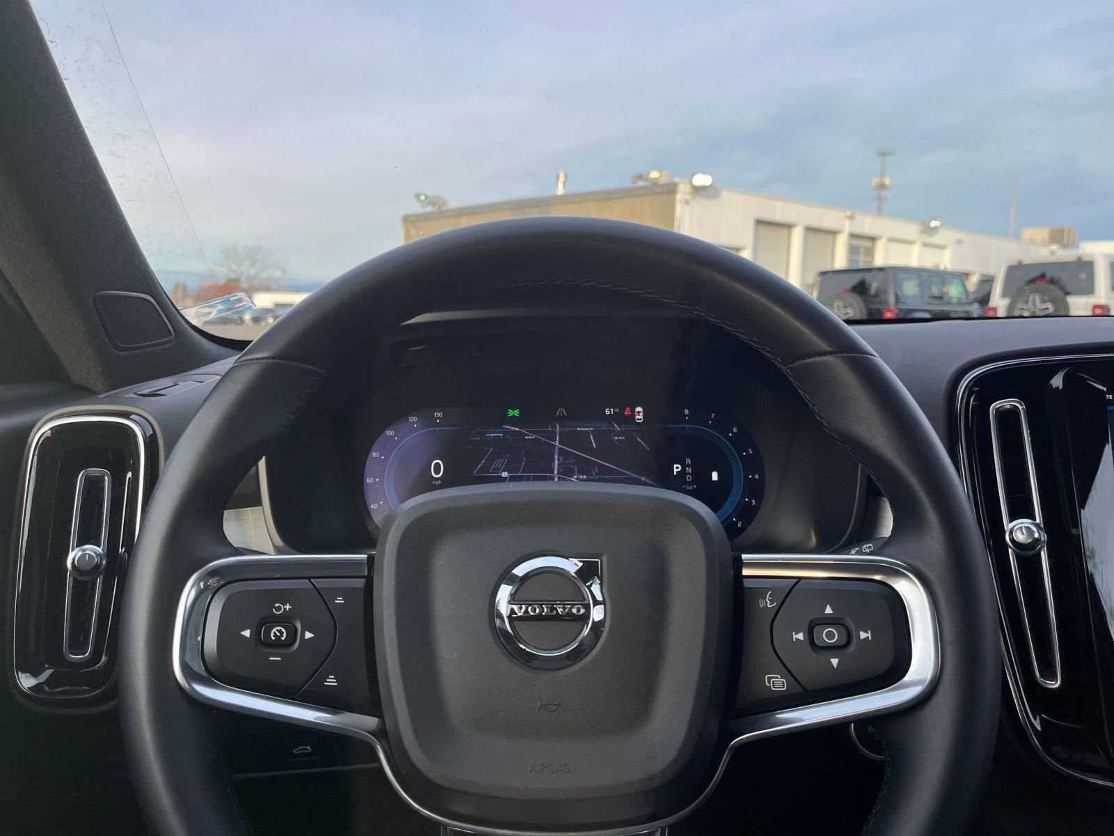 Thumbnail: 2024 Volvo XC40 - 34