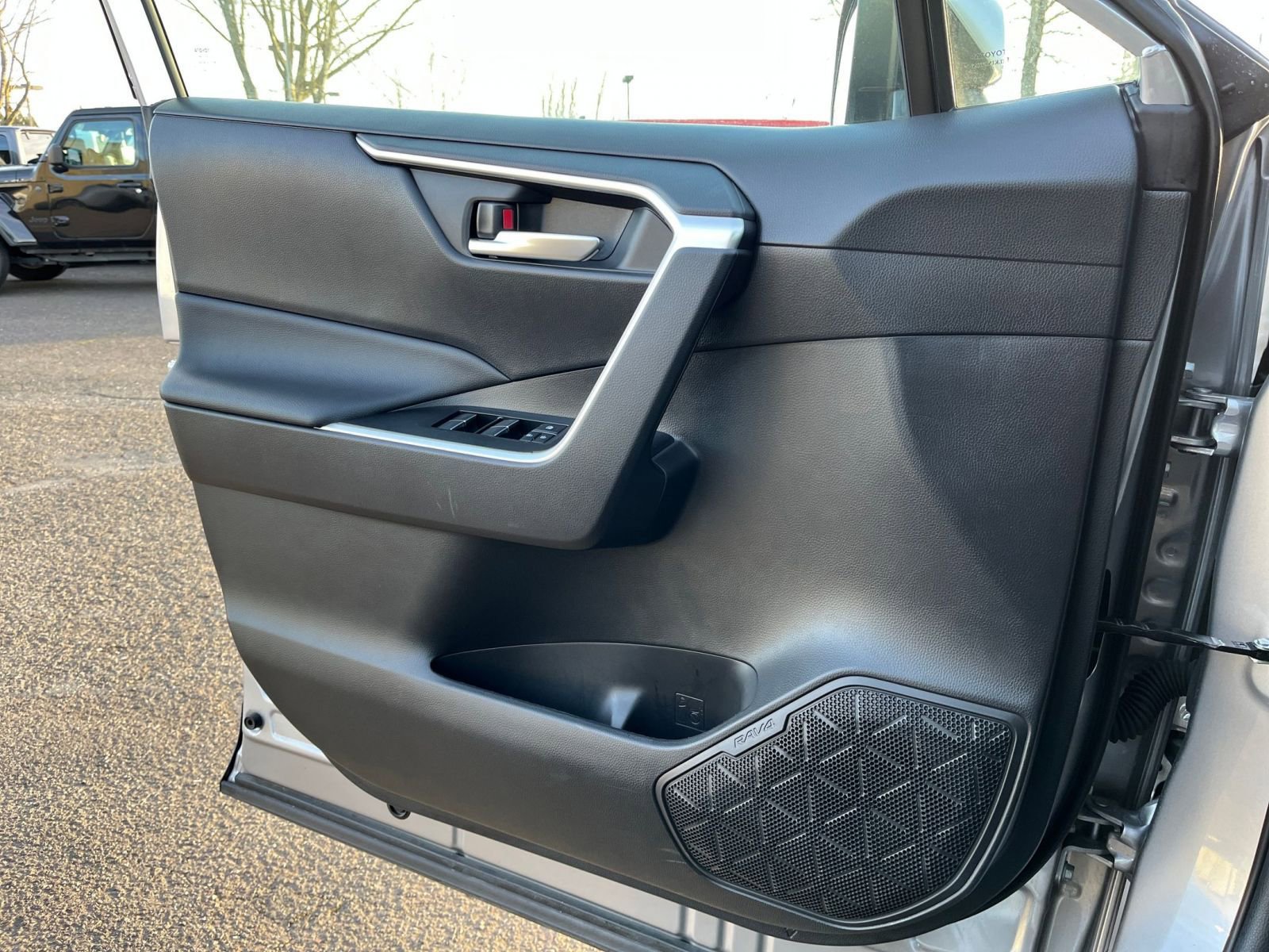 Thumbnail: 2025 Toyota RAV4 - 21