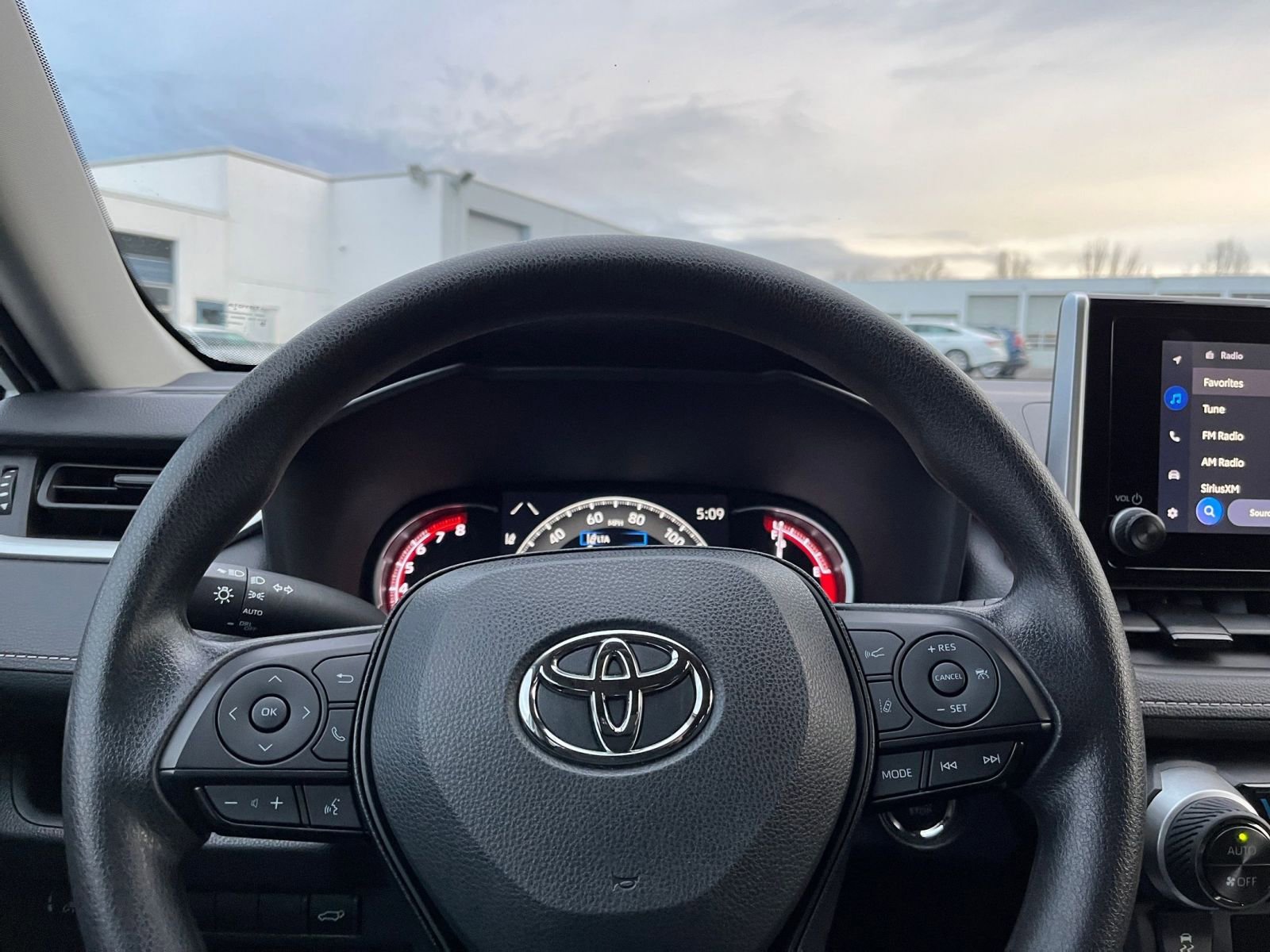 Thumbnail: 2025 Toyota RAV4 - 32